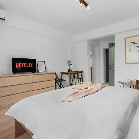 Cozy Downton Apartment